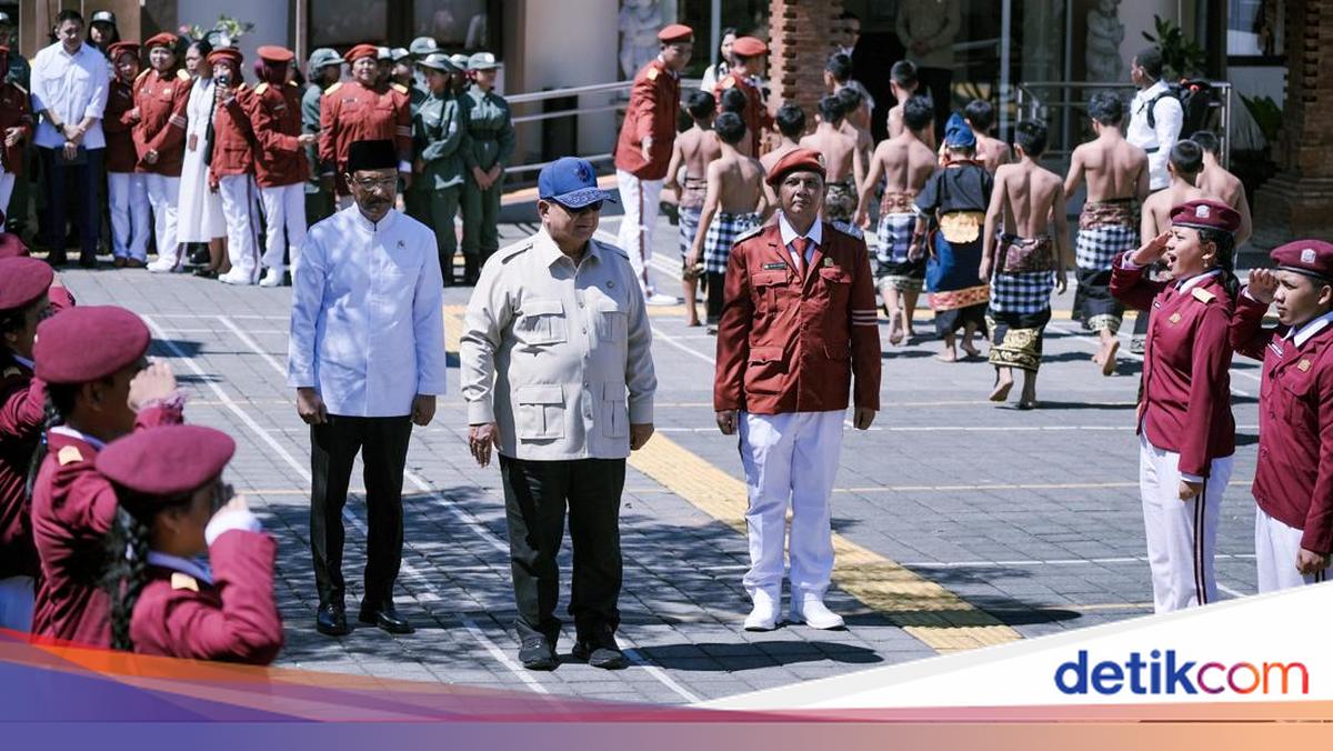 Prabowo Delivers Inspiring Message to Students During Visit to SRMP 17 Tabanan
