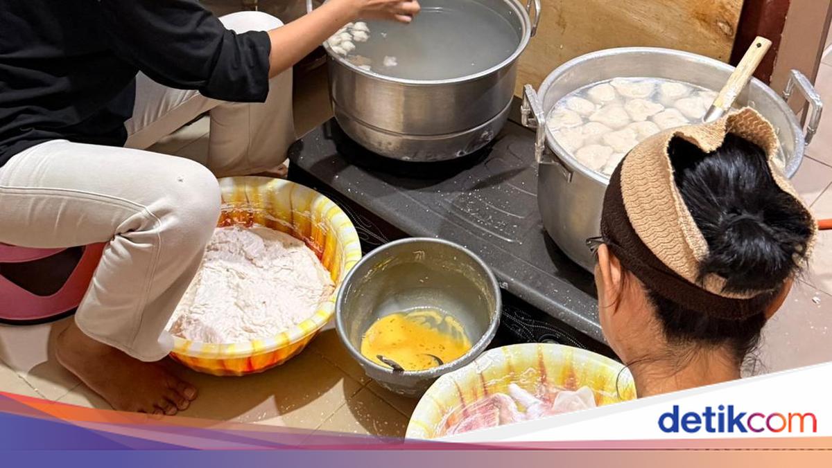 From a Home Veranda, Eko's Pempek Business Expands to 7 Branches