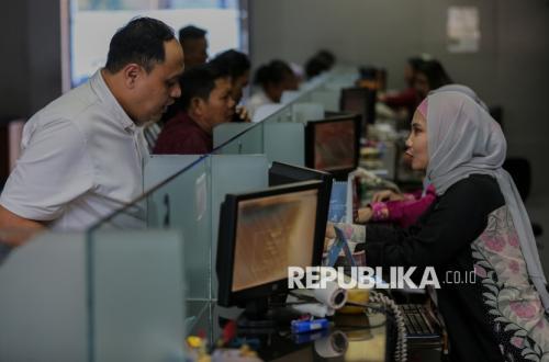 Dollar Hits Rp 18,000, a Double Challenge for West Java's Economy