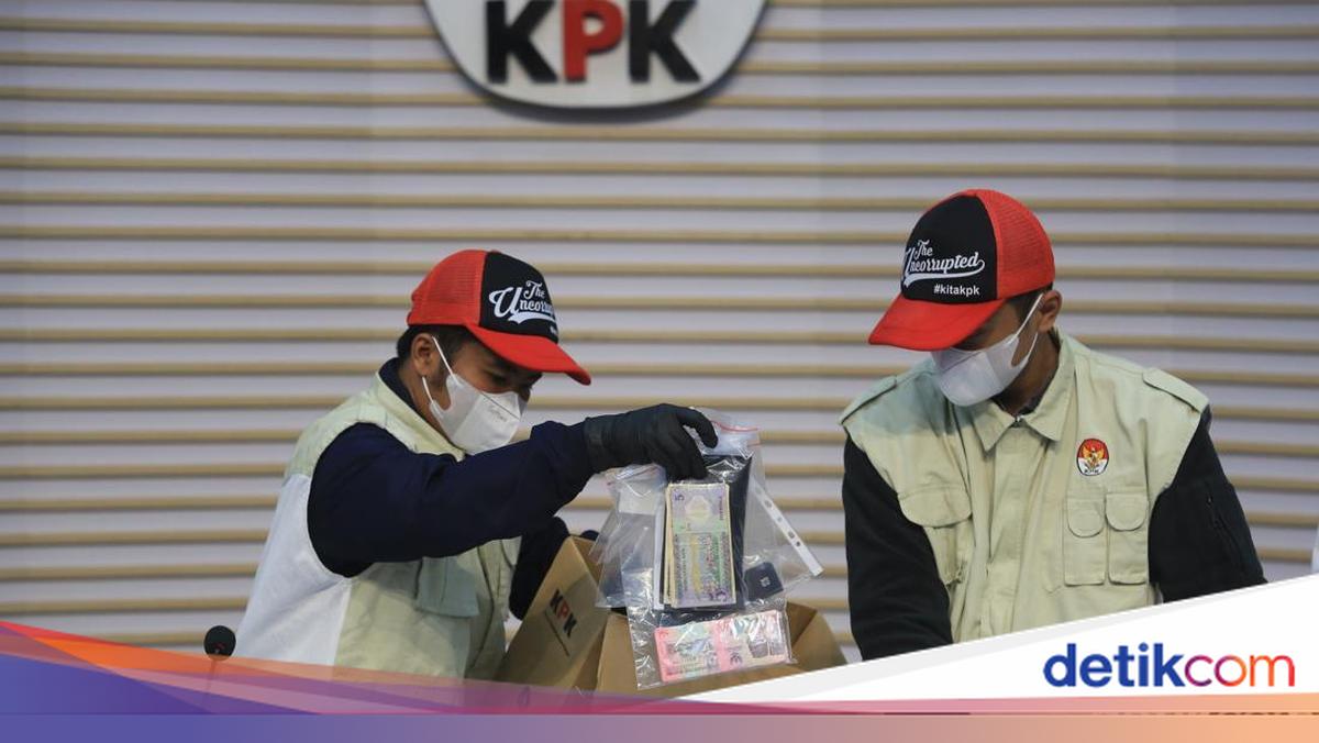 KPK: Viral Photos of Foreign Currency Stacks Not From Silmy Karim's House