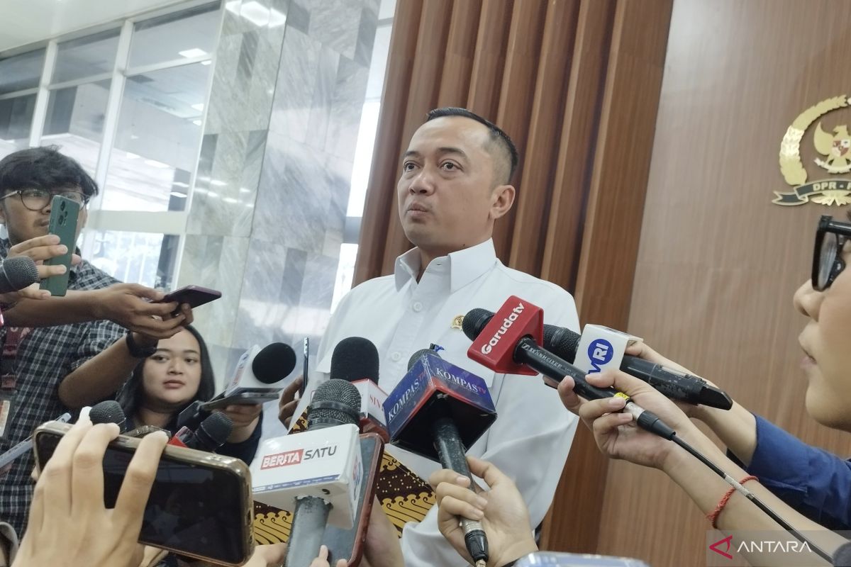 President to Receive Credentials from Eight Ambassadors Today
