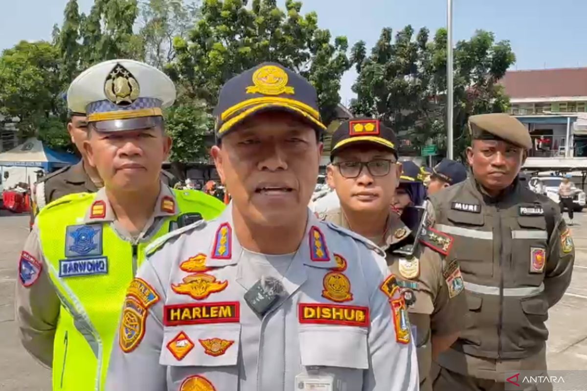 Joint Task Force Clears Illegal Parking at Two Locations in East Jakarta