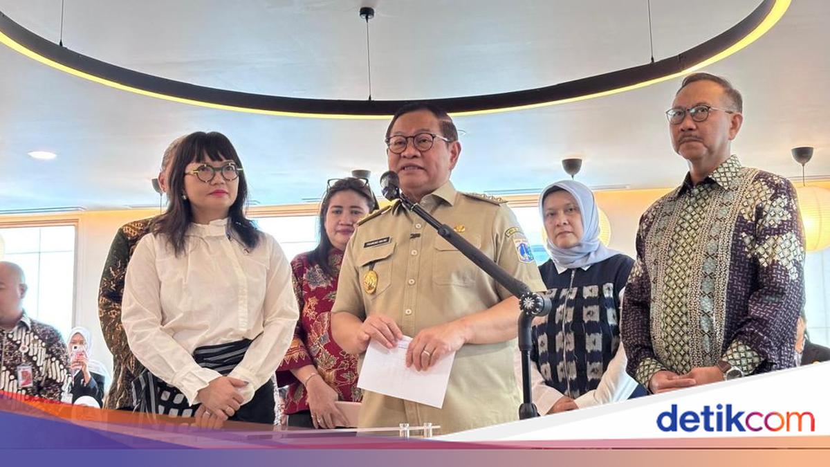 Pramono Aims to Involve Junior and Senior High School Students in Waste Sorting: Changing Behaviour is Key