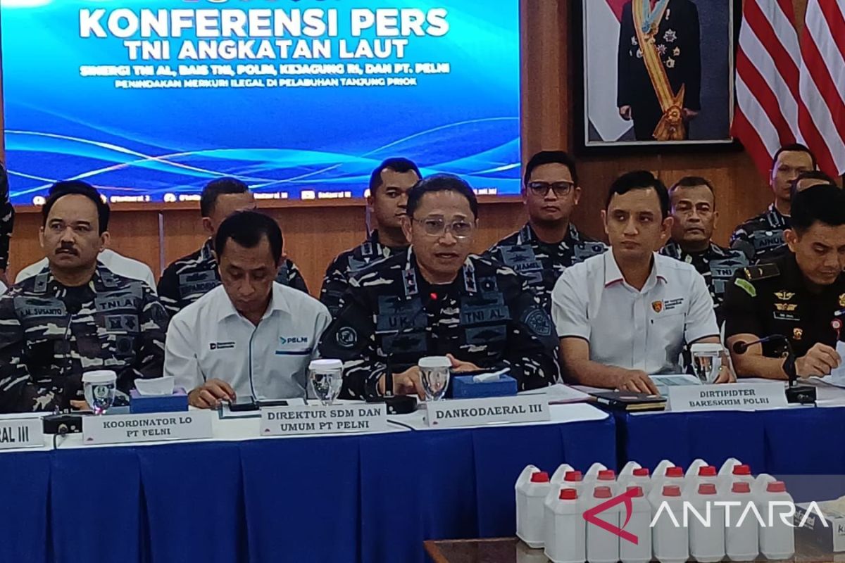 Indonesian Navy foils mercury smuggling attempt disguised as spare parts