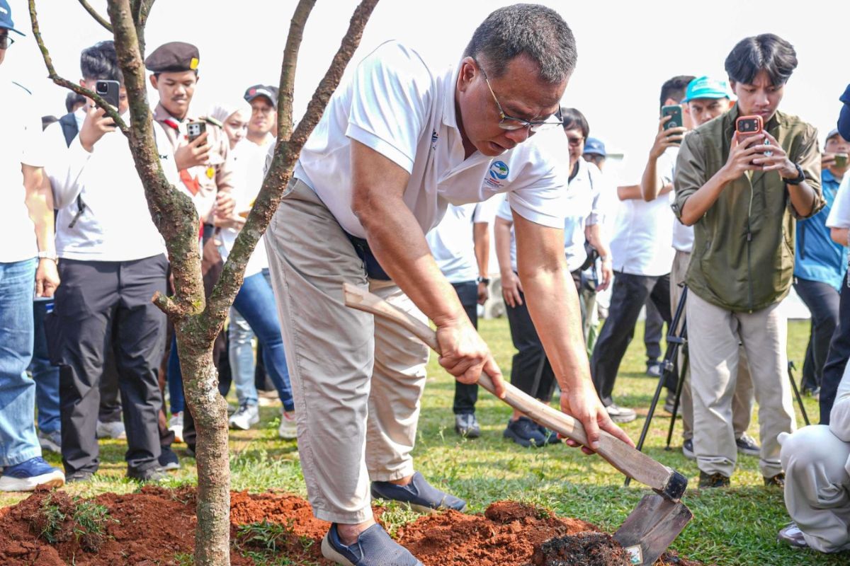 To Prevent Floods and Build Climate Resilience, Environment Minister Targets Planting of 2 Billion Trees