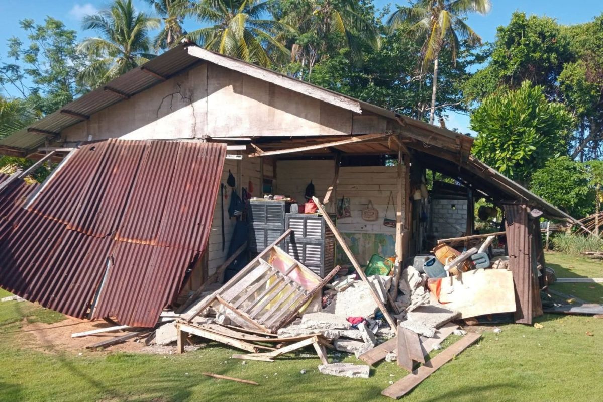 Impact of Mindanao Earthquake: Two Houses Lightly Damaged in Sangihe Islands