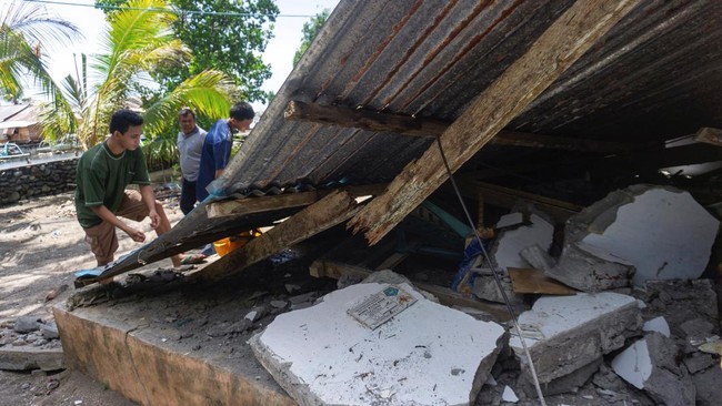 Massive Disaster Hits North Sulawesi: Homes Destroyed, Residents Fleeing
