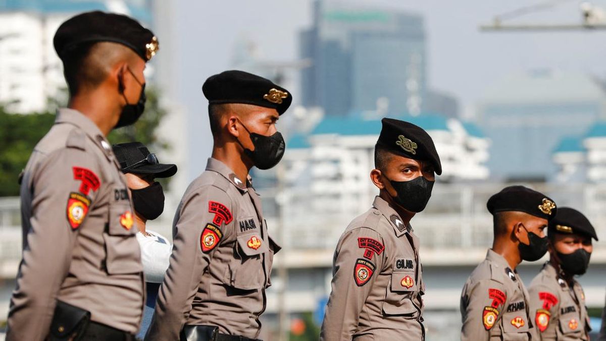 Police Bill Retains Minimum High School Requirement for Police Candidates