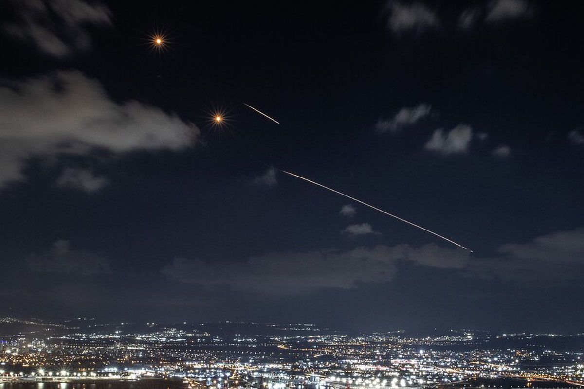 Loud explosions shake Tel Aviv following Iranian missile attack