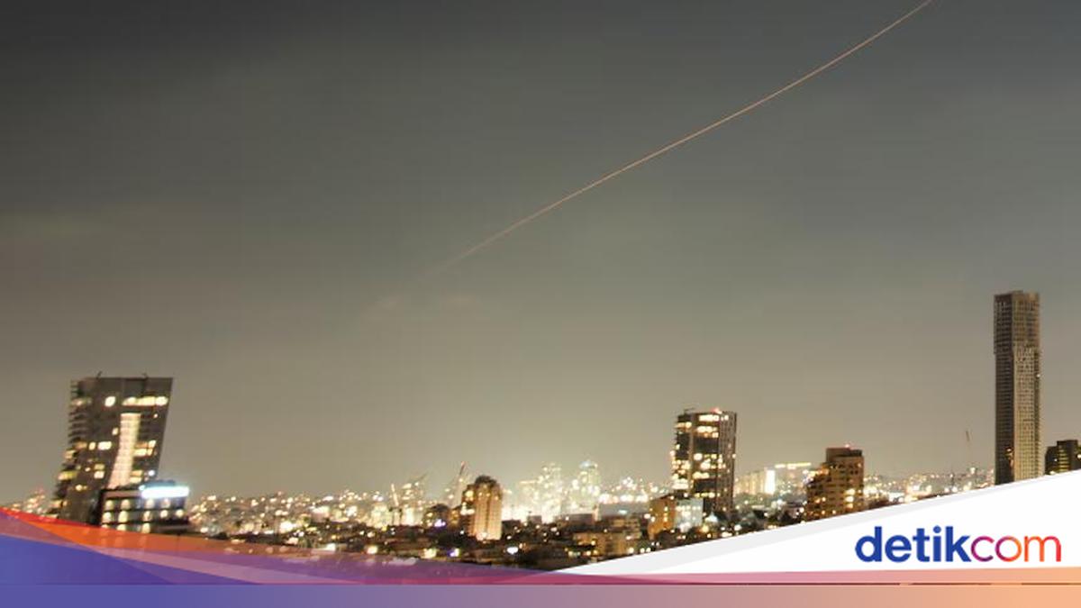 World Today: Middle East Returns to War, Israel and Iran Exchange Attacks