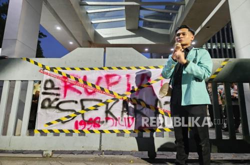 Protest at Bank Indonesia Central Java: BEM SI Expresses Grief Over the 'Death' of the Rupiah