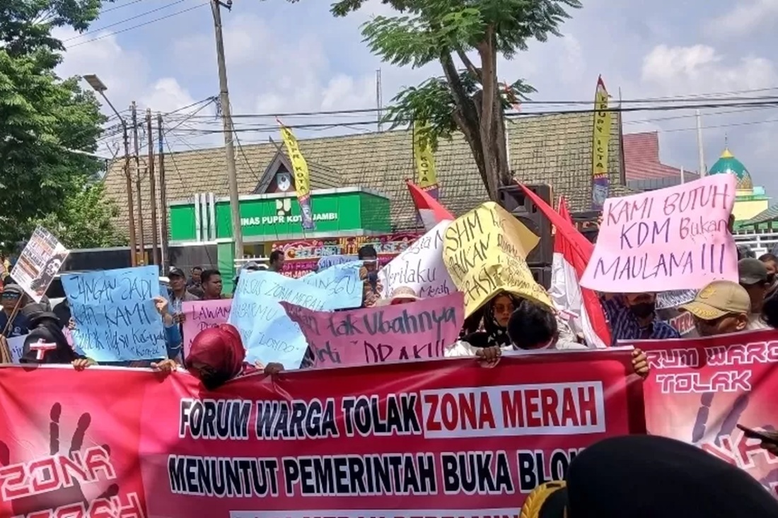 Residents of Sukakarya Reject 'Kampung Bahagia' Programme Due to Pertamina Red Zone Designation