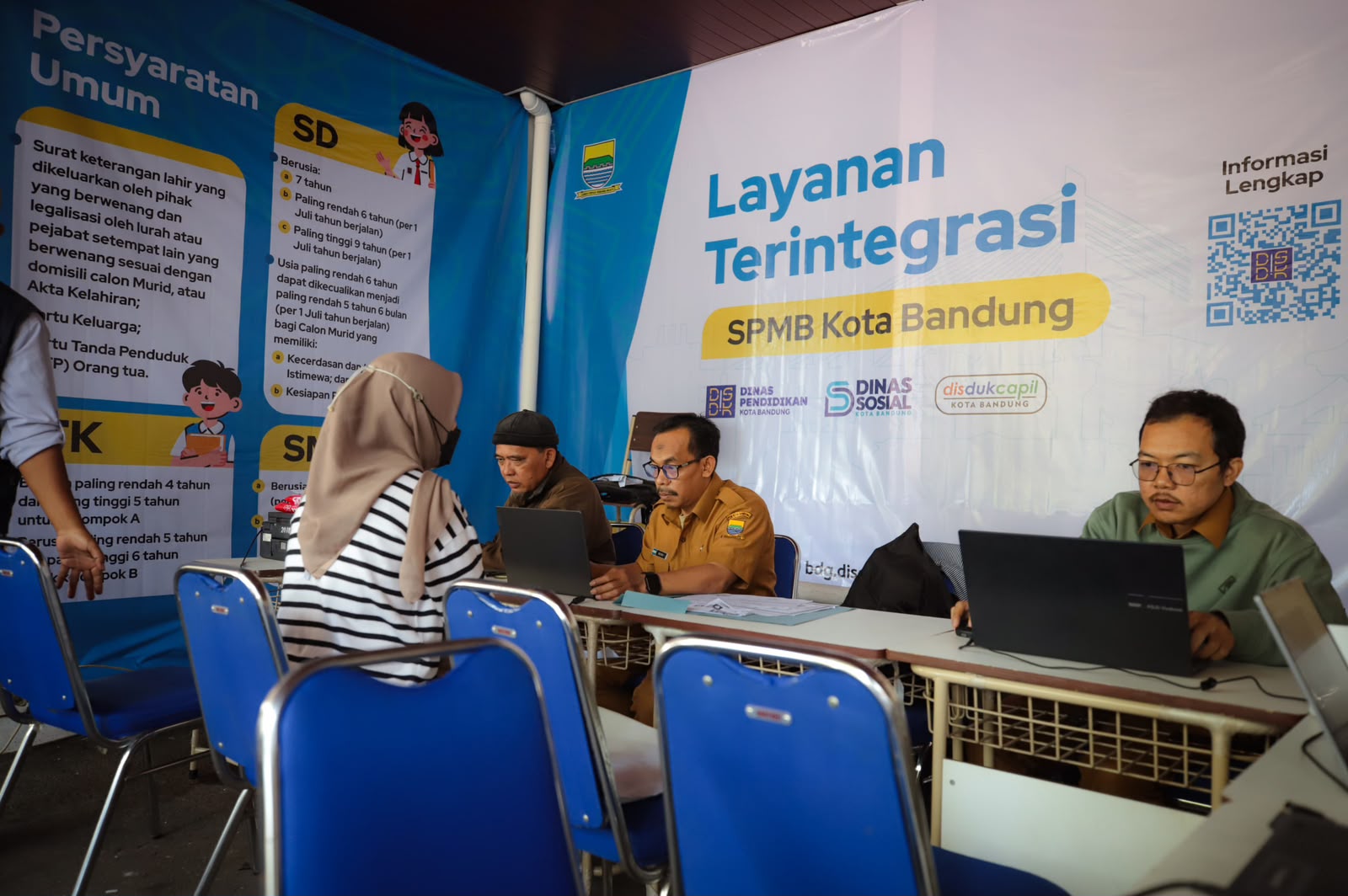Integrated Service Desk for Bandung Student Admissions to Ease Citizen Burden