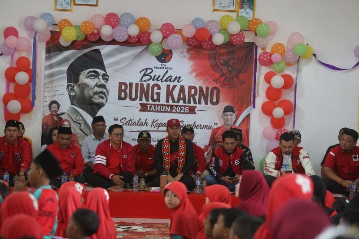 West Lampung Regent Introduces Bung Karno to Youth Through Colouring Competition