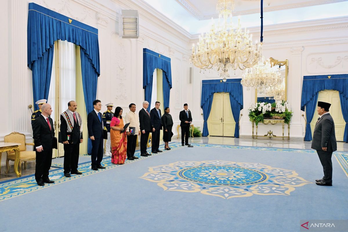 President Prabowo Receives Credentials from Eight Ambassadors at Merdeka Palace