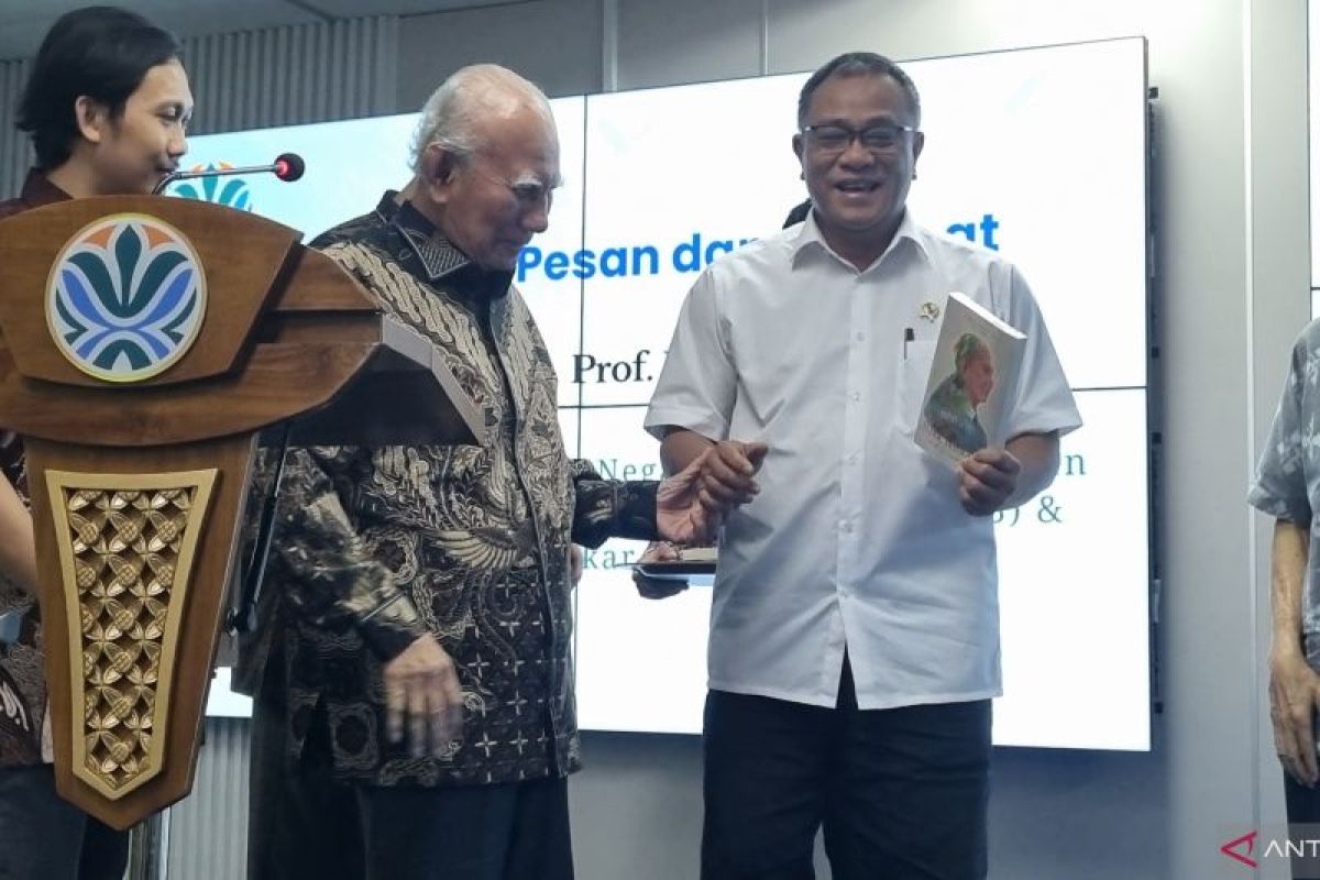 Environment Minister partners with NGOs to support sustainable development