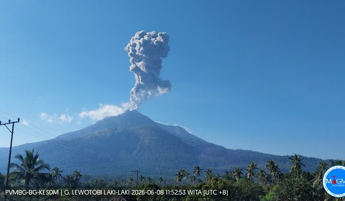 Frans Seda Maumere Airport Remains Closed Due to Mount Lewotobi Eruption
