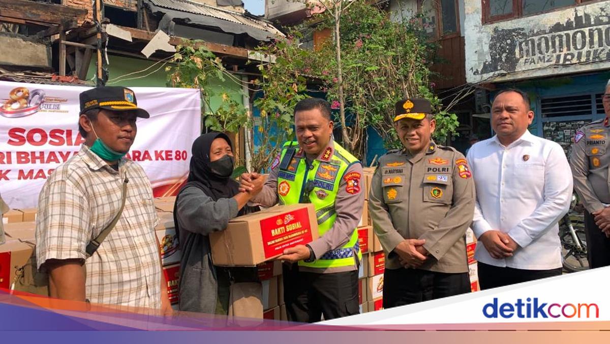 Fire Victims in Kemayoran Express Gratitude for Police Aid Packages