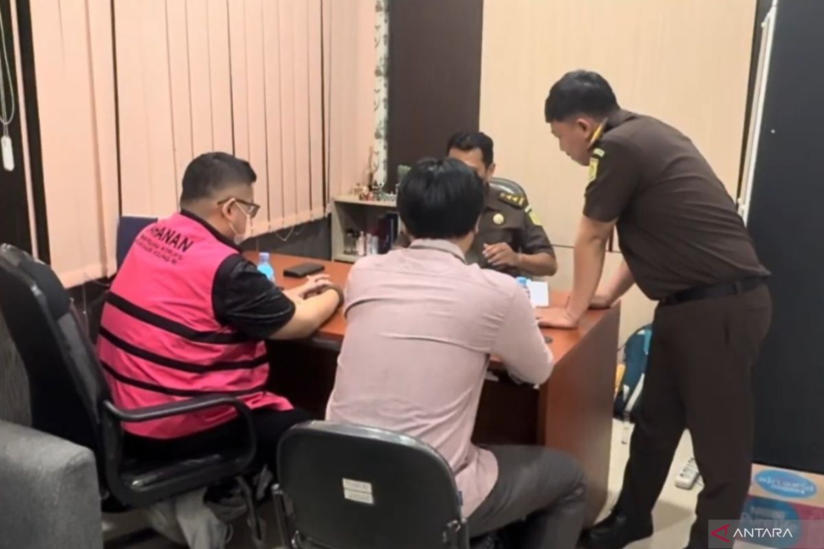 East Jakarta Attorney's Office Receives 11 Suspects in CPO Export Corruption Case