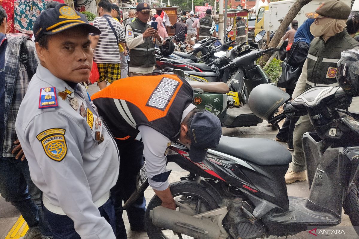 Hundreds of Motorcycles Targeted in Valve Removal Operation in Kembangan, West Jakarta