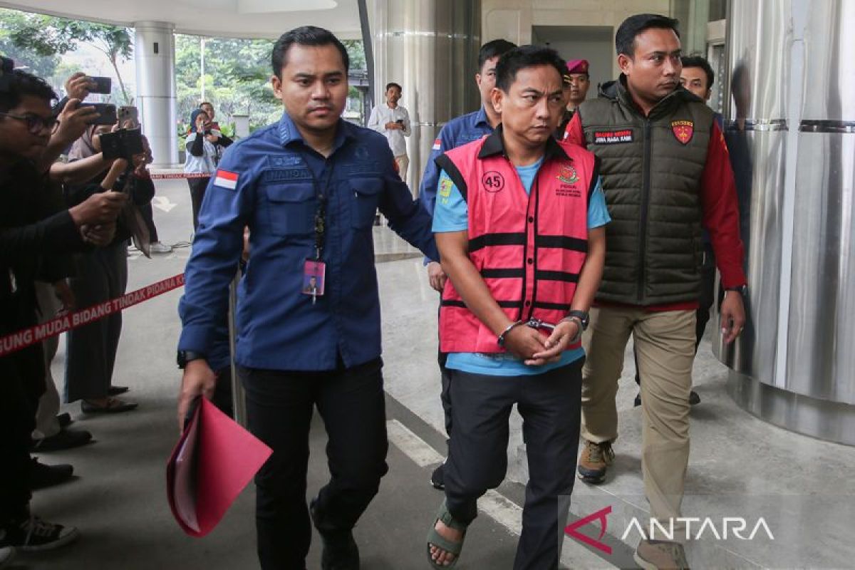 Attorney General's Office hands over suspect Hery Susanto to Public Prosecutors