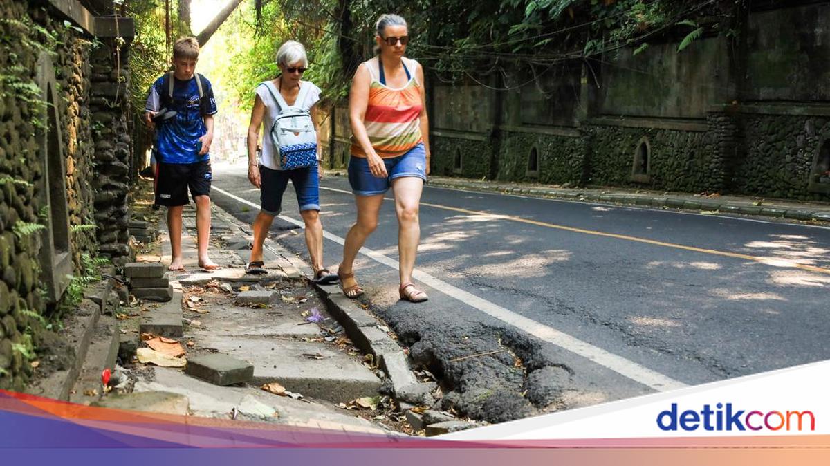 Damaged Pavements on Campuhan Ubud Main Road to be Rebuilt with Rp 9 Billion Budget