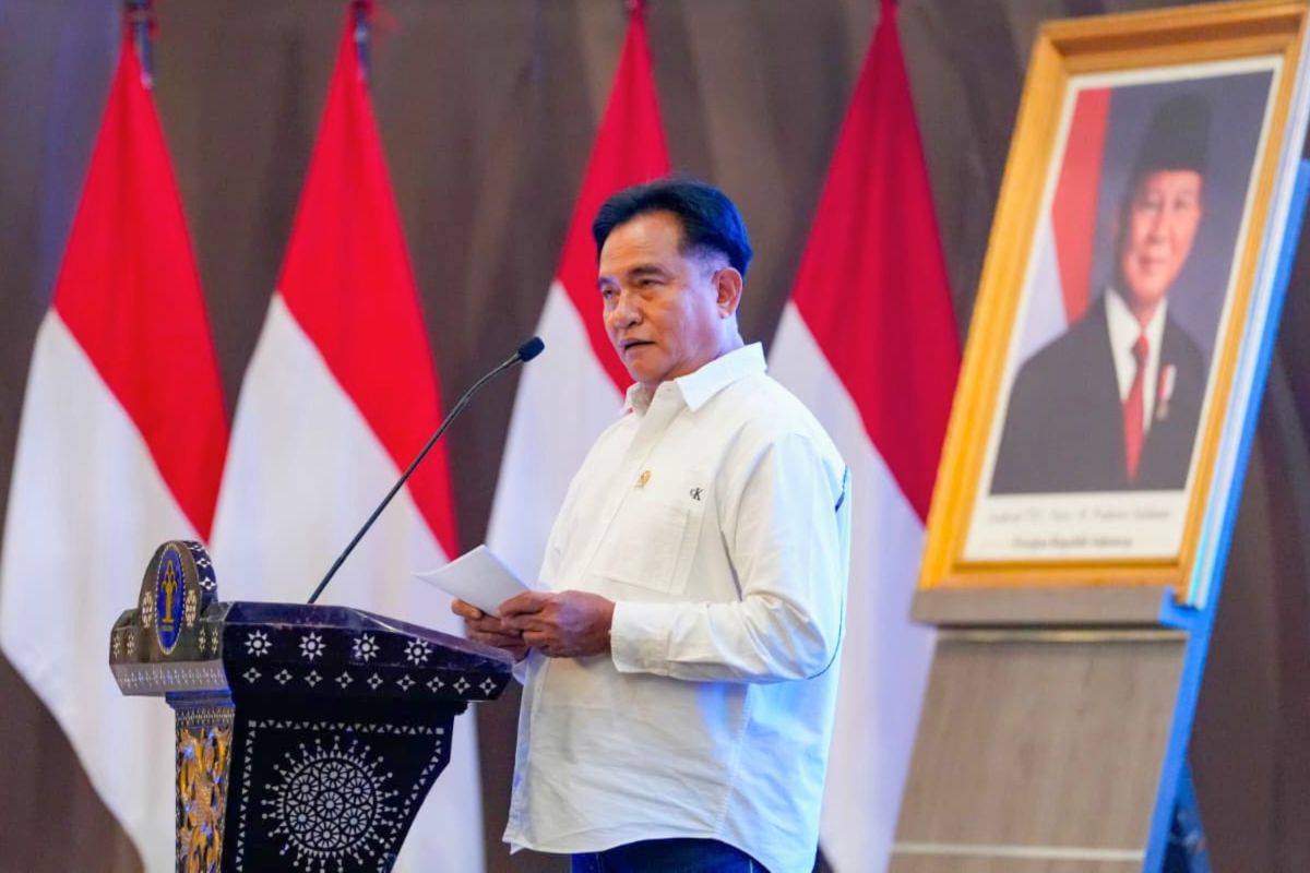 Yusril asserts no position is immune to the law in public services