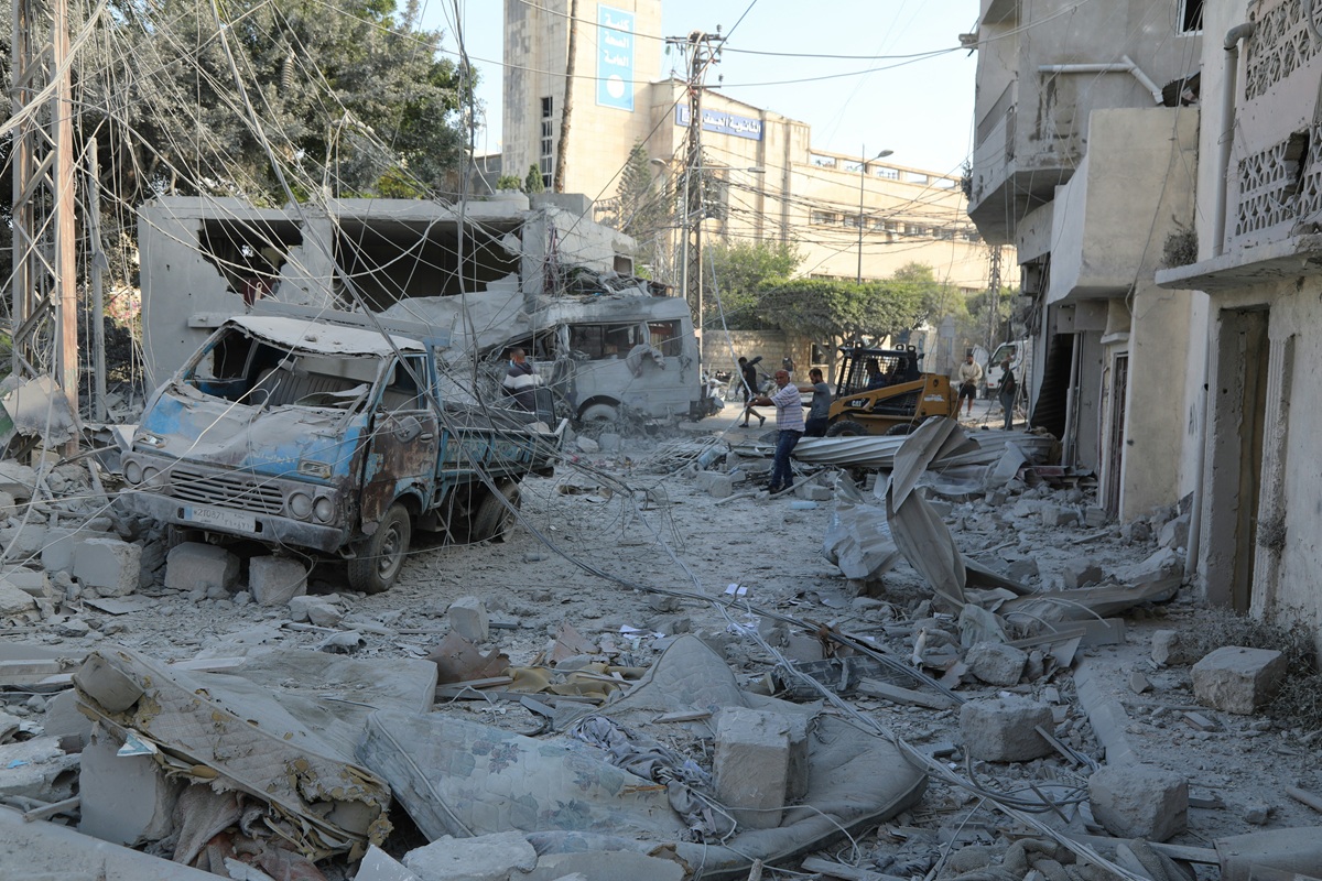 Israeli Air Strikes in Southern Lebanon Kill 14