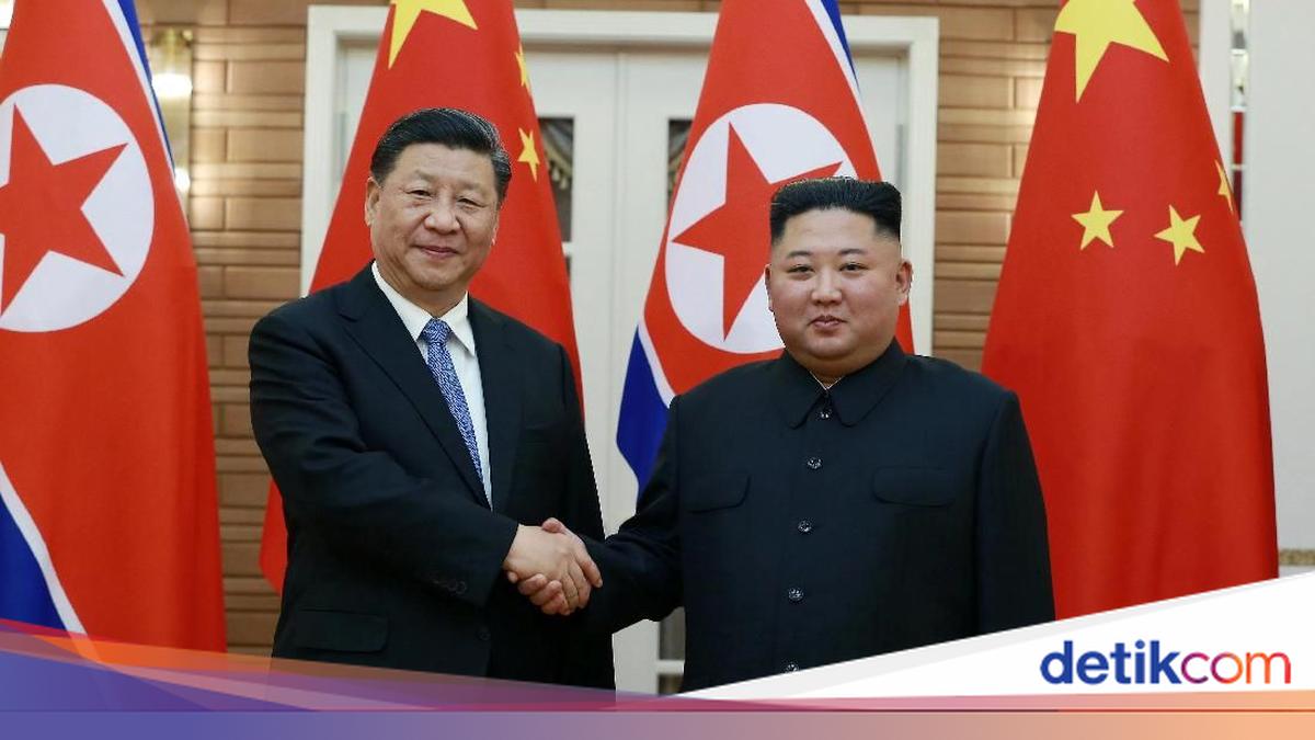 Kim Jong Un Welcomes Xi Jinping to North Korea