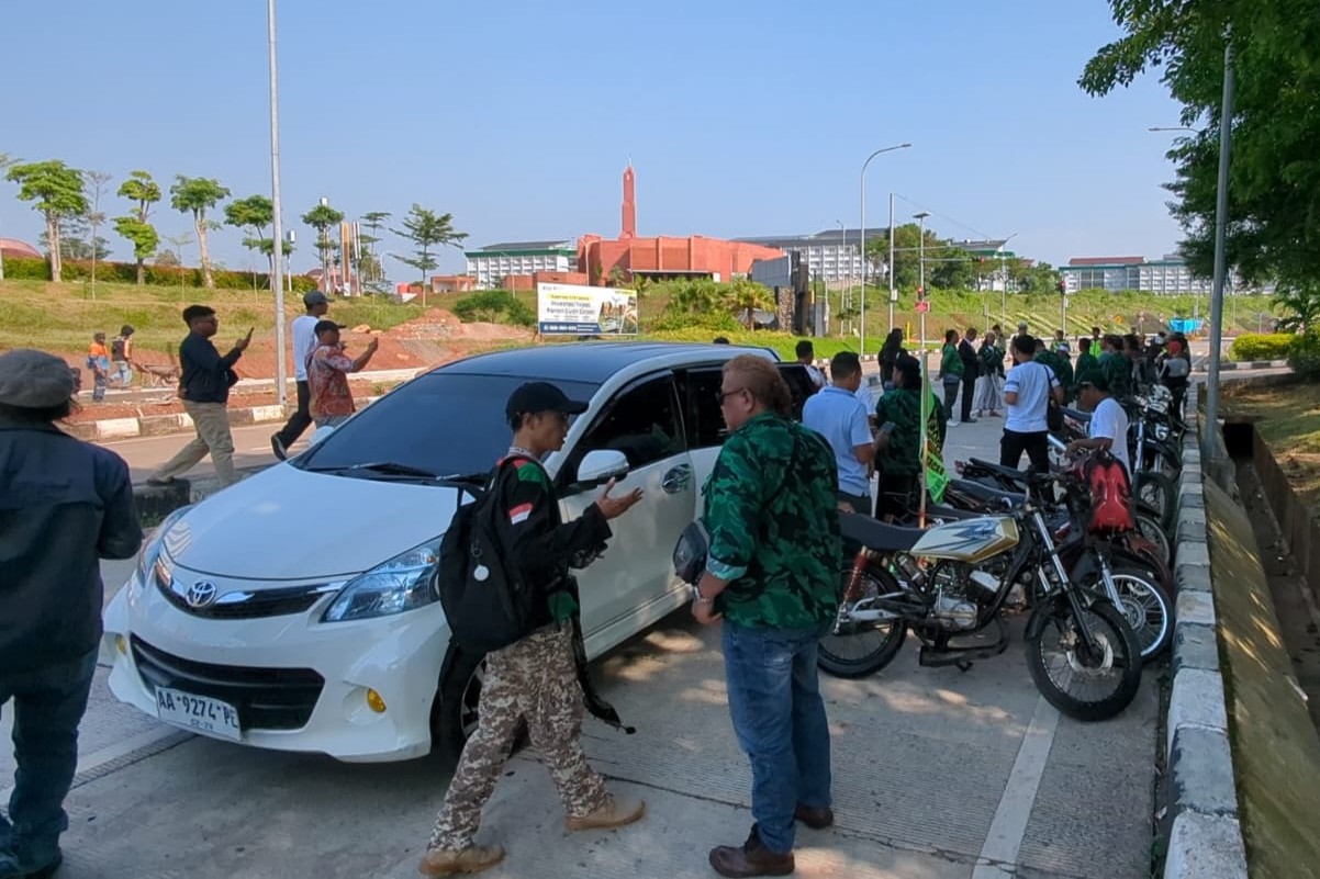 Sidorejo Residents Protest at KITB Over Infrastructure Promises and Prostitution Concerns