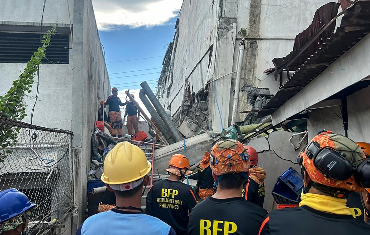 35 People Dead in Magnitude 7.8 Earthquake Shaking Mindanao, Philippines