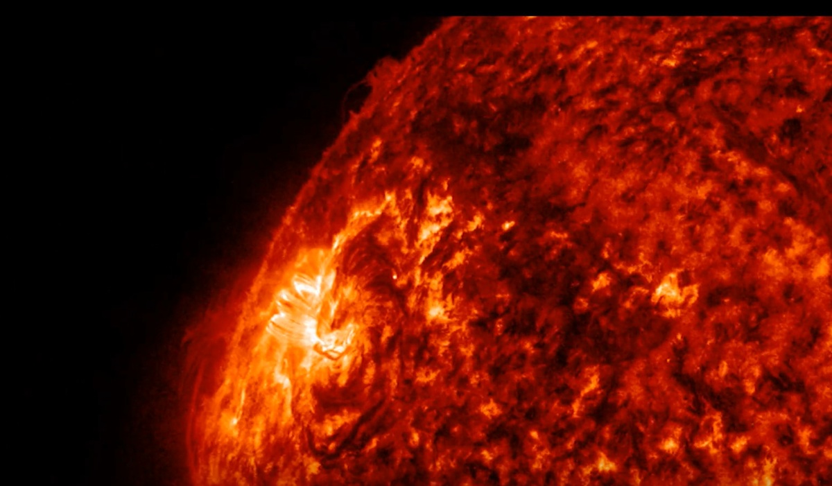 Scientists Propose Injecting Chemicals into Earth's Magnetic Field to Counter Extreme Solar Storms