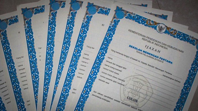 When a Bachelor's Degree Becomes a Requirement for High School Graduate Jobs