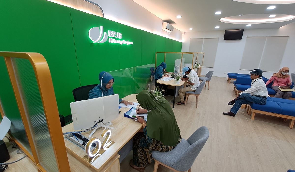 Layoffs Reach 23,000 People; Legislator Urges JKP Programme to Move Beyond Cash Assistance
