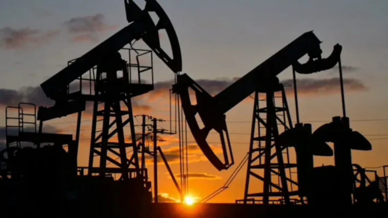 Global Oil Prices Drop Following Iran-Israel Ceasefire, Analysts Warn of Risks