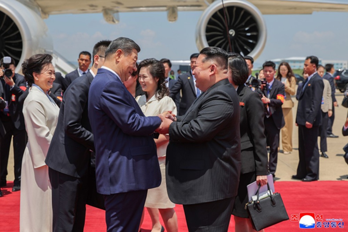 Visiting Pyongyang, Xi Jinping Asserts China and North Korea Share a Common Destiny