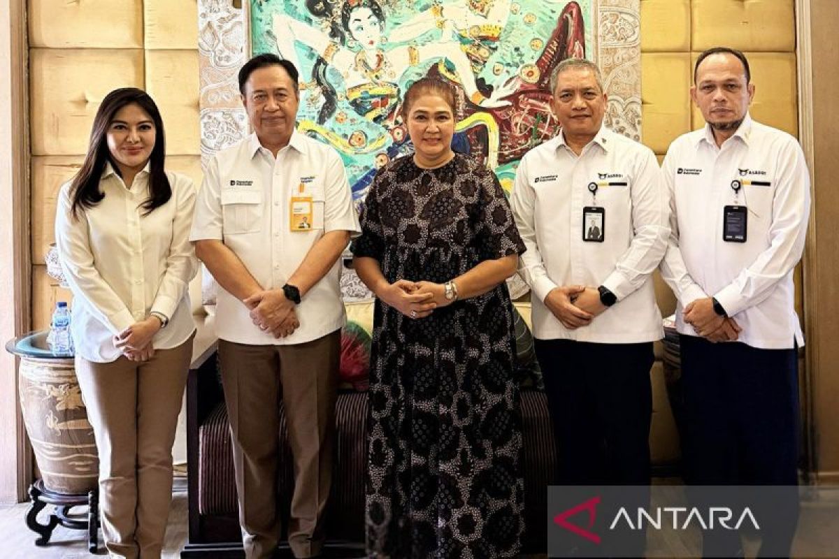 Mandiri Taspen and ASABRI Hand Over Compensation to Heirs of Ryamizard