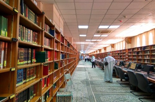 Al-Nabawi Mosque Library Welcomes Pilgrims with Ancient Islamic Treasures