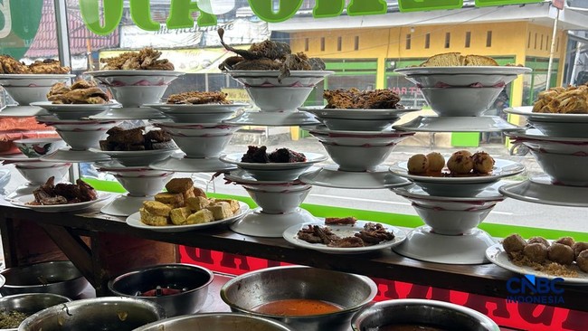 Indonesians Opt for Cheaper Menus at Padang Restaurants Amid Declining Purchasing Power