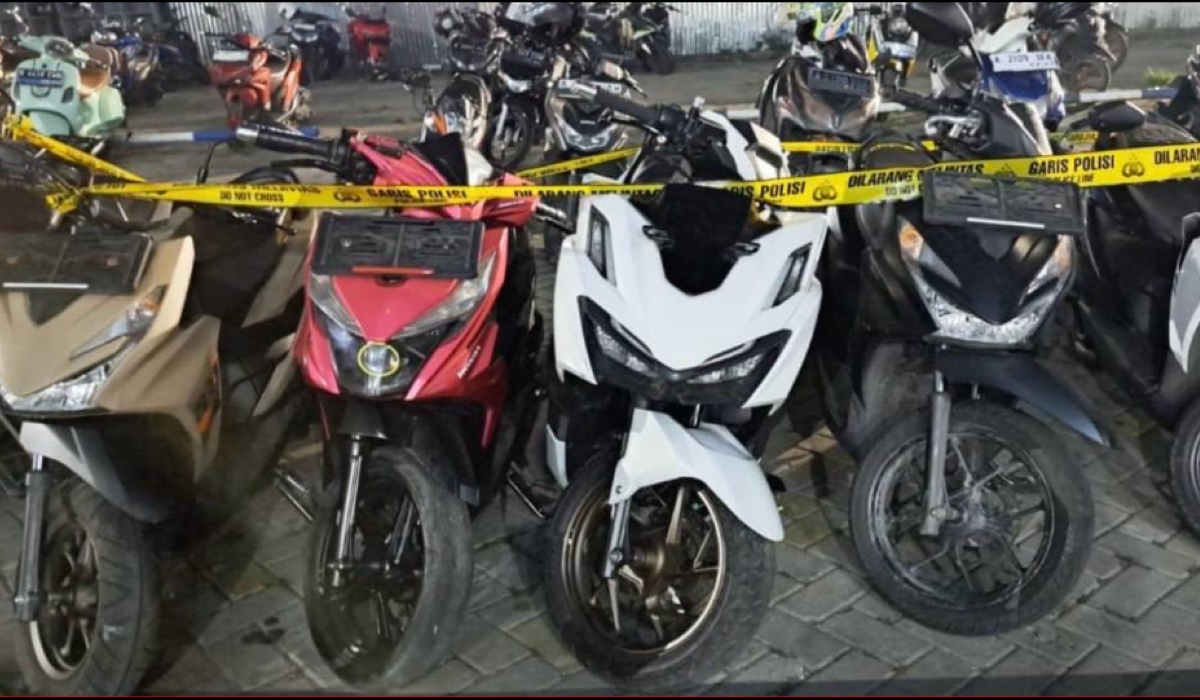 Police Raid Rented House Used as Stolen Motorcycle Warehouse, Five Suspects Arrested