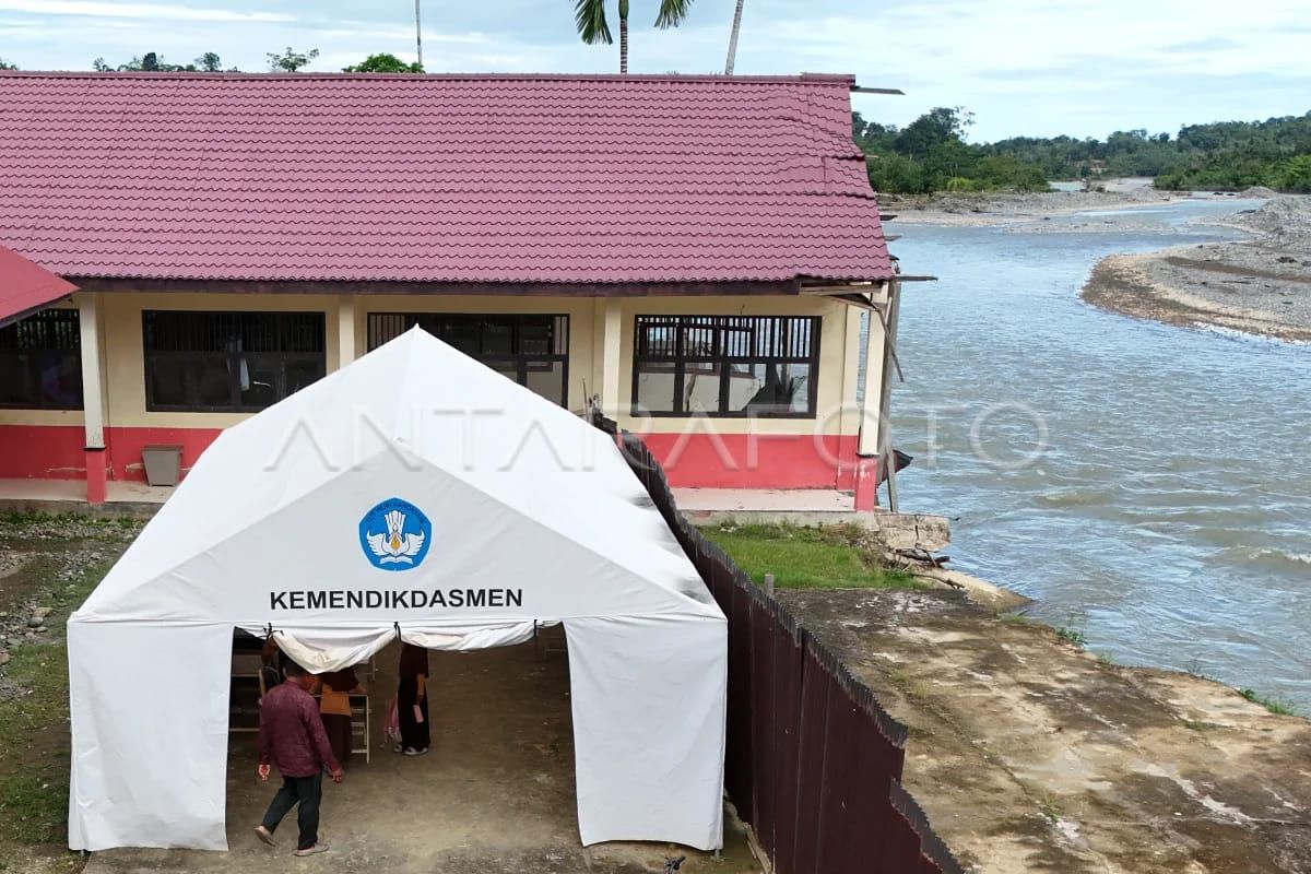 Dozens of primary school pupils in rural West Aceh still learning in emergency tents