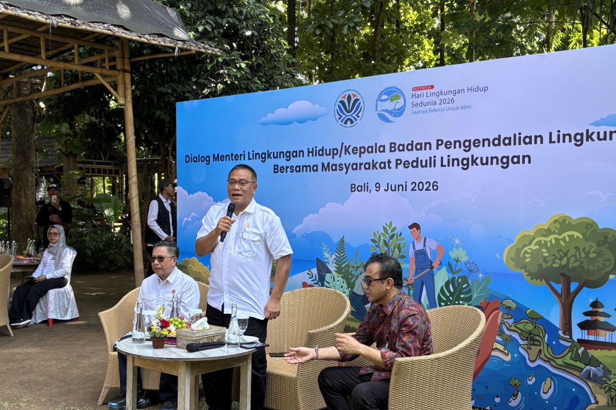 Environment Minister gathers activists in Bali to study local environmental management