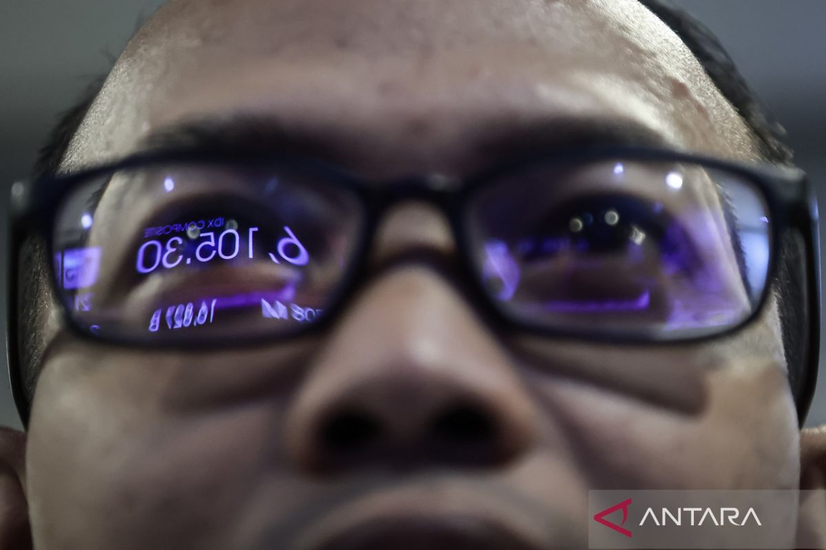 Indonesia's stocks edge higher on Iran-Israel ceasefire hopes