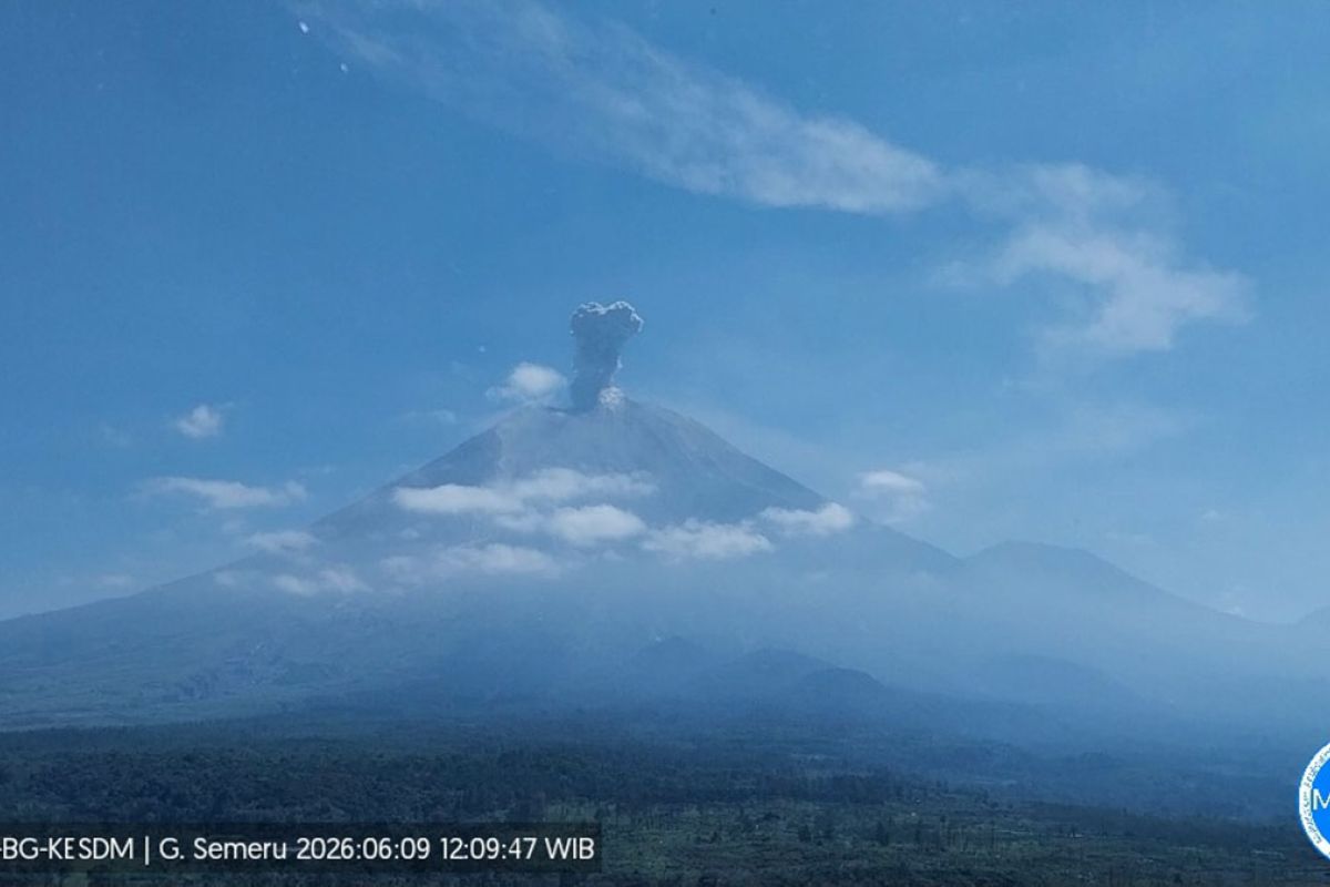 Mount Semeru Erupts, Spewing Ash 1.2 km Above Summit