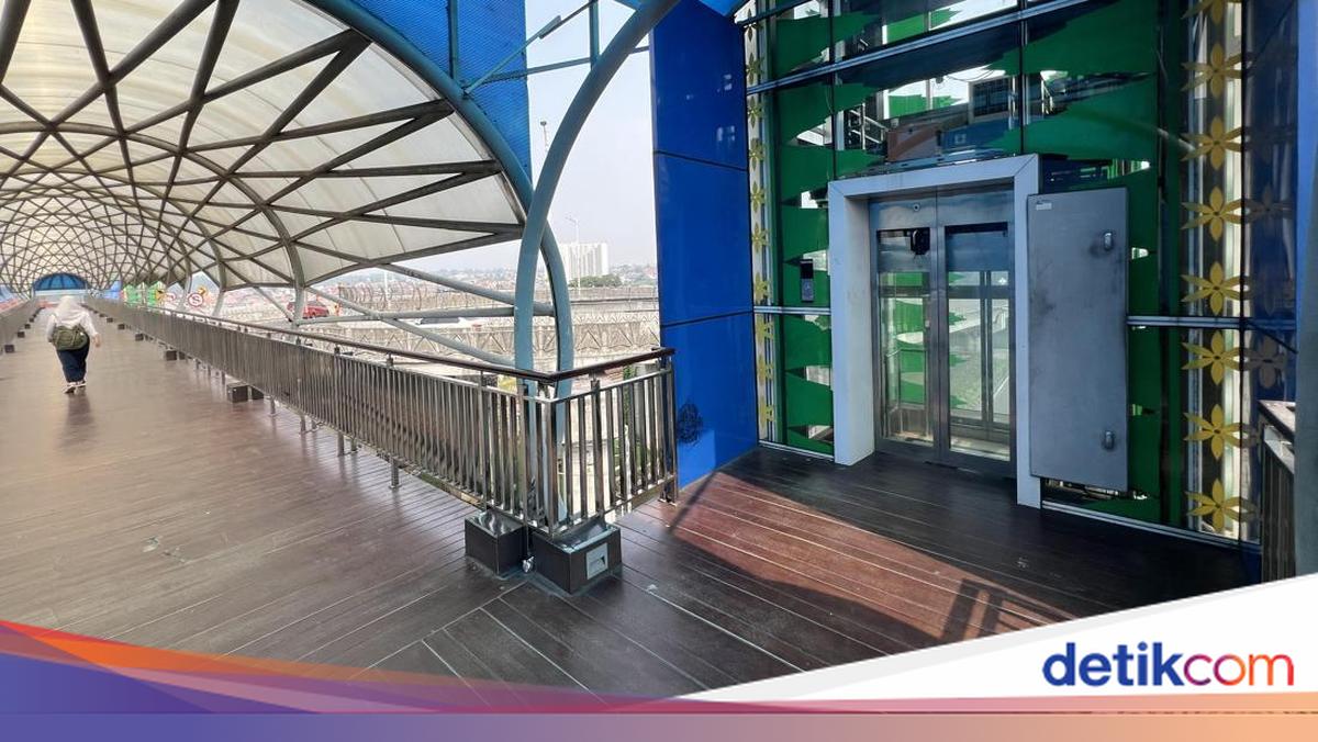 Lenteng Agung Footbridge Goes Viral After Lift Sabotaged by Unidentified Persons
