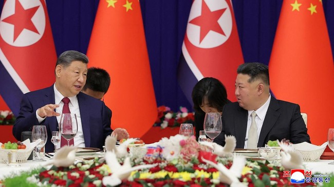 Xi Jinping and Kim Jong Un's Rare Lavish State Dinner