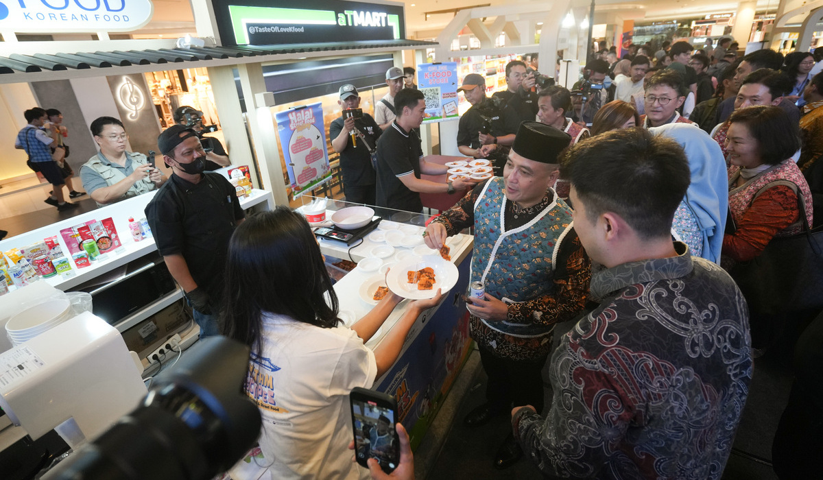 From Tteokbokki to Ramyeon, Korean Food Gains Indonesian Market, Halal Certification Pursued