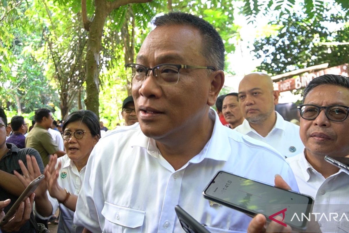 Environment Minister Stresses Ending Open Dumping, Not Closing Landfills