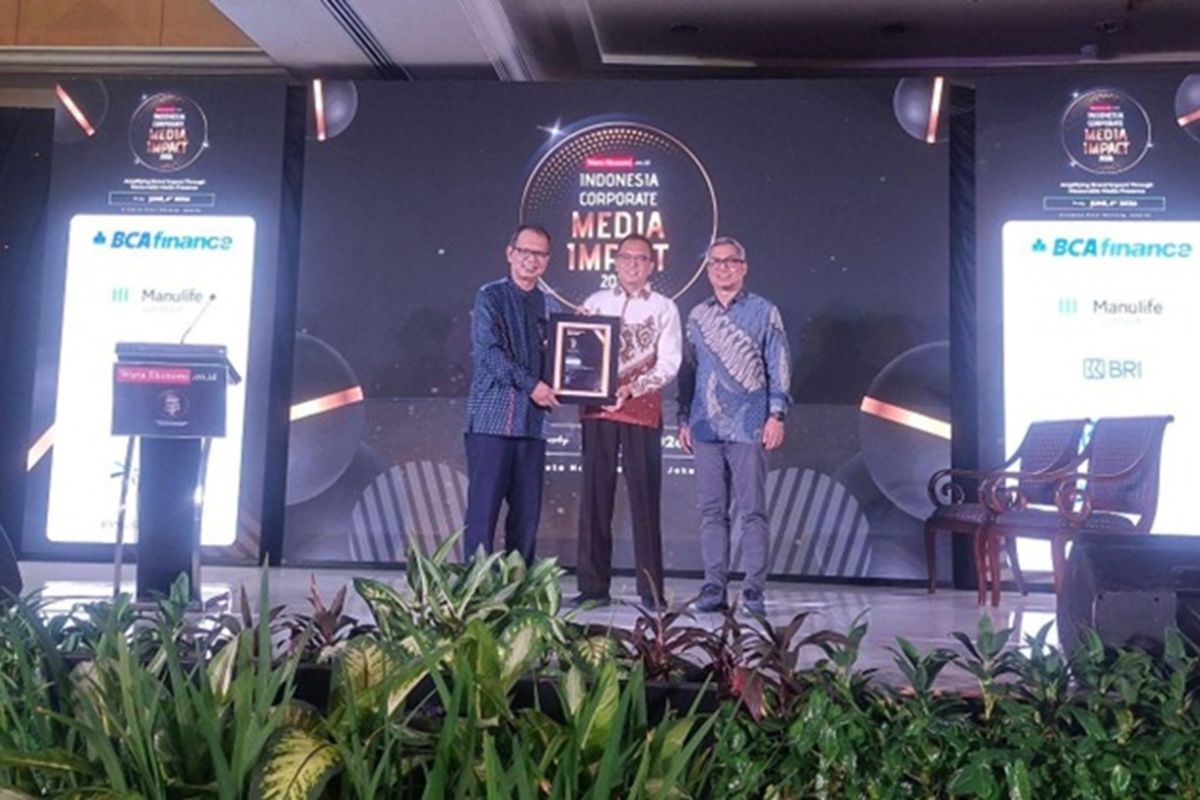 Bio Farma Secures Two National Awards for Public Communication and Sustainability Performance