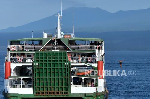 US Dollar Surge Prompts Calls for Ferry Tariff Hike